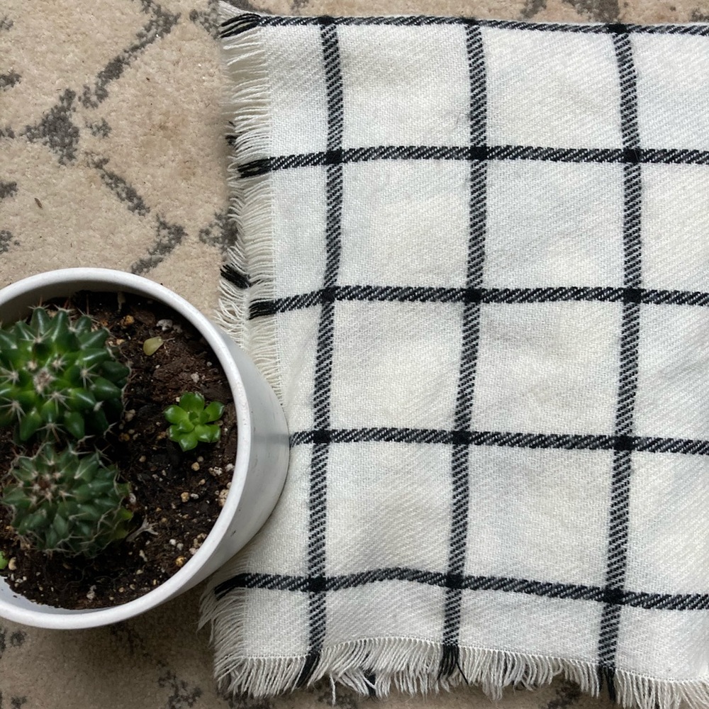 Chic Blanket Scarf 🌿